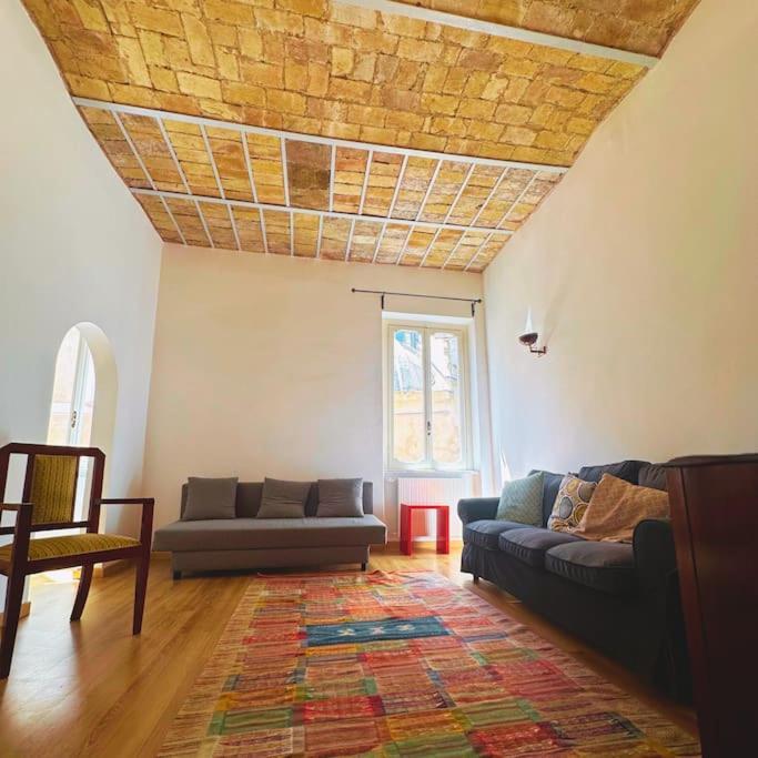 Cozy At The Heart Of The Eternal Rom